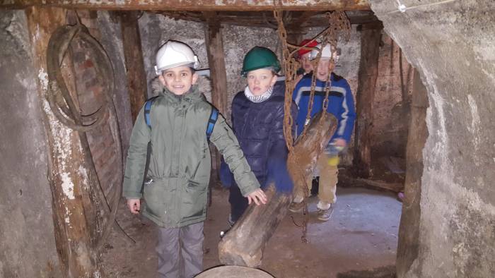 dzieci w kopalni
